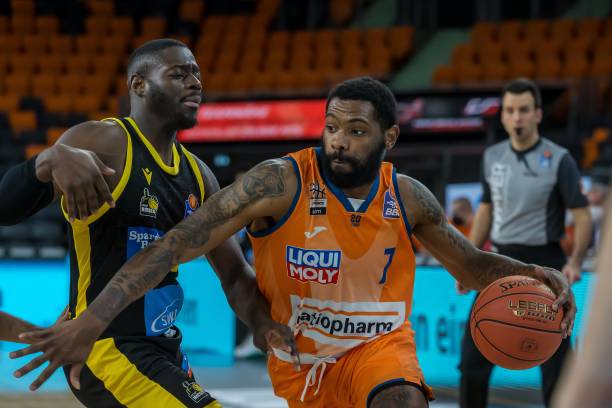 首场失利 首场失利