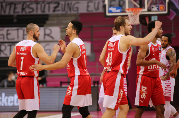 比如拉塞尔 比如拉塞尔